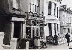 Grocers-Shop-on-London-Road-1976